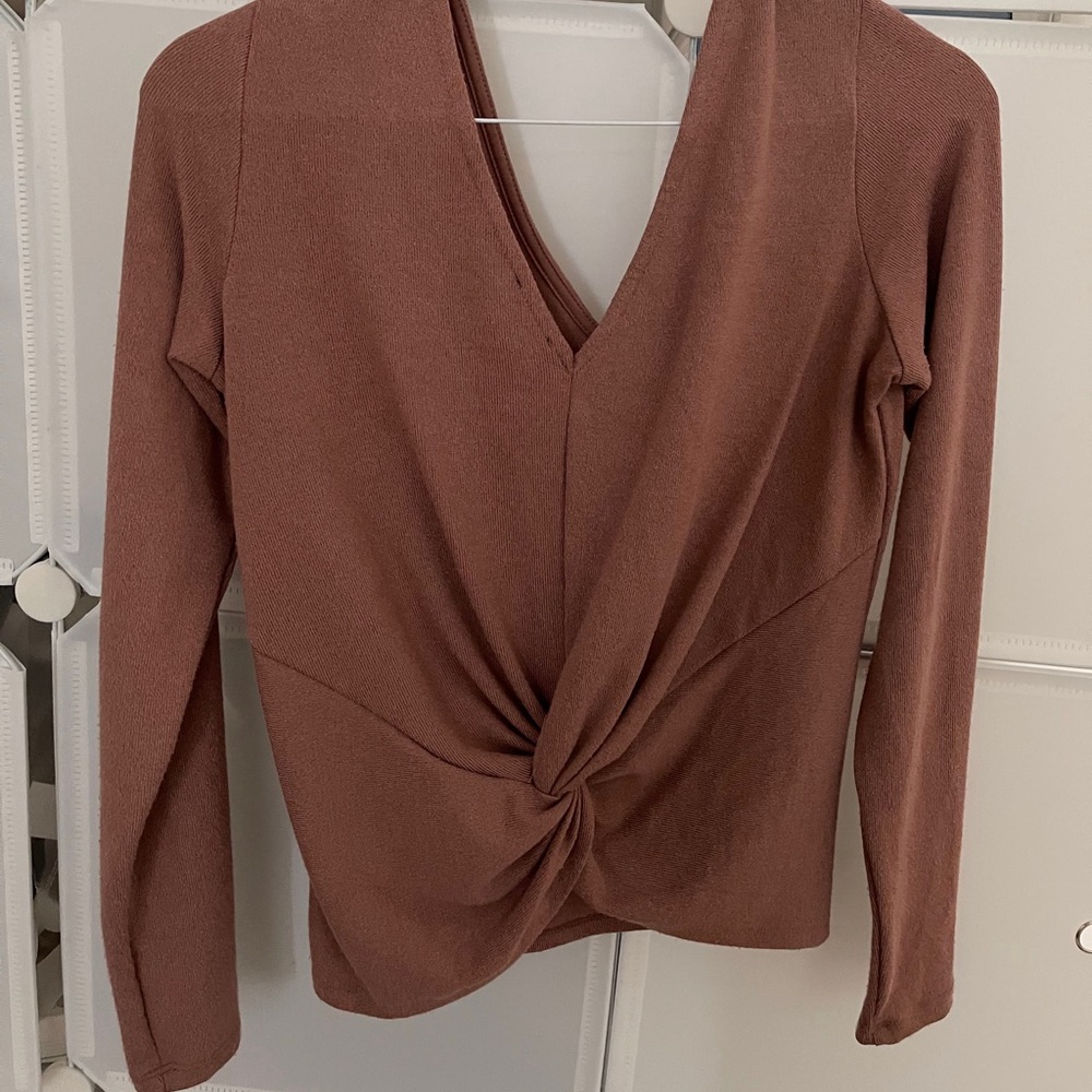 DYNAMITE Twisted back Top!